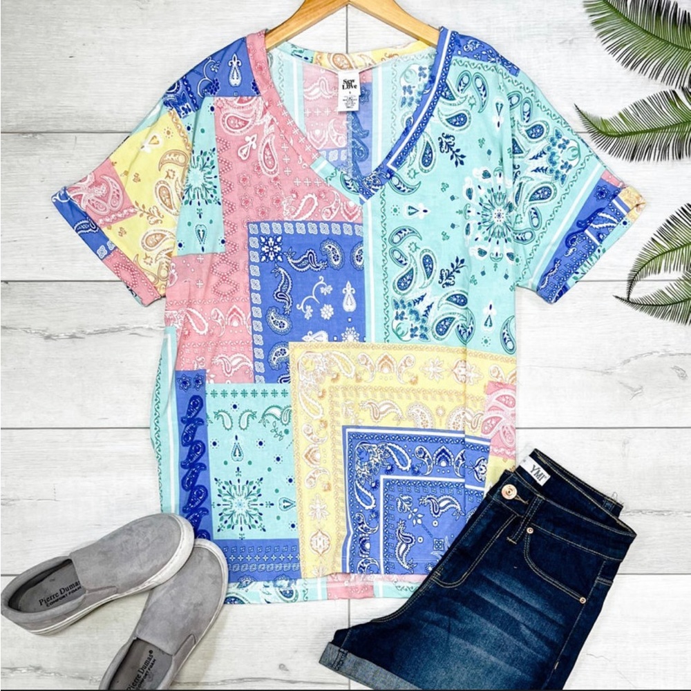 Sew In Love Colorblock Paisley Printed Top
GREEN/PINK